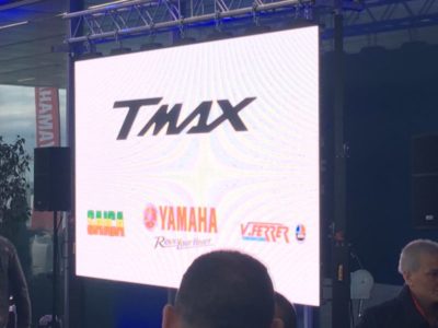 Inicio de la presentacion de la TMAX por Yamaha VFerrer y Saica