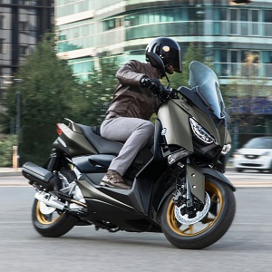 La scooter de Yamaha X-Max 125 domina la ciudad
