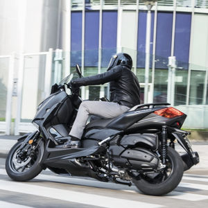 2019 Yamaha XMAX 400 IRON MAX en color Sword Grey