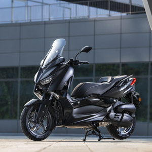 Yamaha XMAX 125 IRON MAX en color Sword Grey exclusivo de este modelo