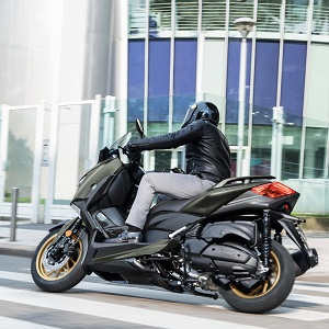 Descubre la nueva Yamaha X-MAX 400 Tech MAX en VFerrer